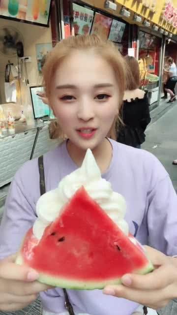 娱乐吃瓜姐网红是谁扮演的,她是谁？背后故事大揭秘